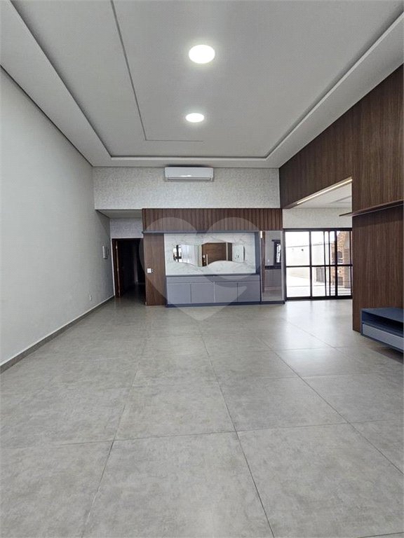 Casa à venda com 3 quartos, sendo 1 suíte, no condomínio Mantova, Indaiatuba - SP