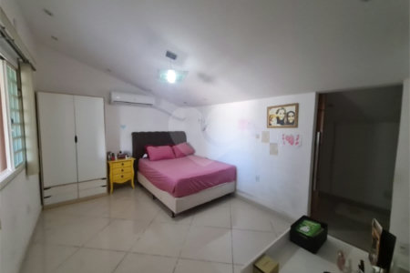 Casa à venda com 4 quartos, sendo 1 suíte, em Campo Grande, Rio de Janeiro, RJ