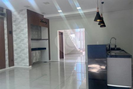 Casa à venda com 3 quartos, sendo 1 suíte, no condomínio Jardim Guarujá, Salto - SP