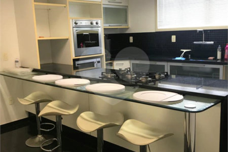 Casa à venda com 5 quartos, sendo 3 suítes, no condomínio Mansões da Prata, Rio de Janeiro - RJ