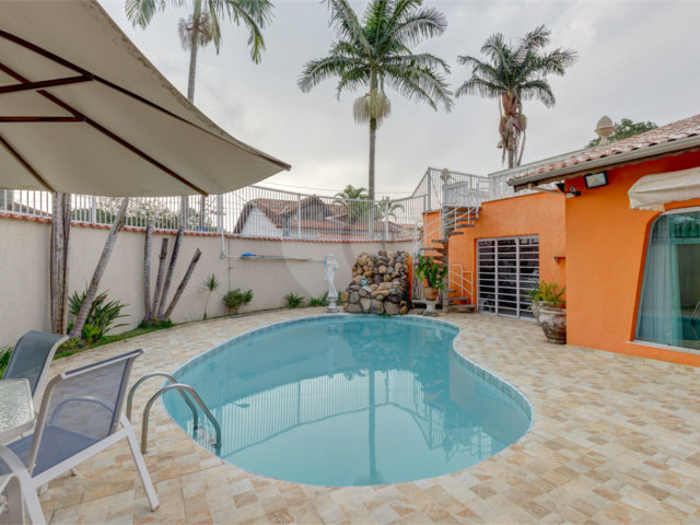 Casa Térrea à venda com 4 quartos, sendo 3 suítes,  em Interlagos, São Paulo, SP