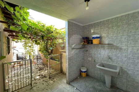 Casa à venda na Vila Galvão, com 210 m²