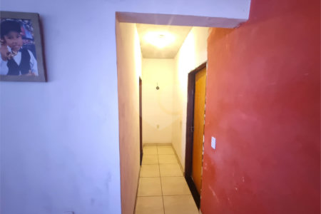 Sobrado 3 quartos e área comercial em baixo.