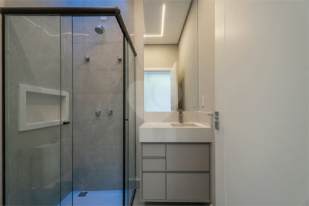 Indaiatuba - SP - Condominio Dona Lucilla - Valor R$2.295.000,00 - 3 suítes + escritório + lavabo - Terreno: 300m2 - Construção: 188m2 - Diferenciais - Móveis planejados no escritório, sala de TV, lavabo, cozinha, área gourmet, lavanderia, banheiros e closet - Ar condicionado em todos os ambie