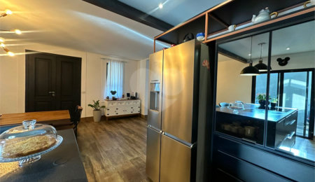 Casa à venda com 3 suítes no condomínio Estância Marambaia, Vinhedo - SP