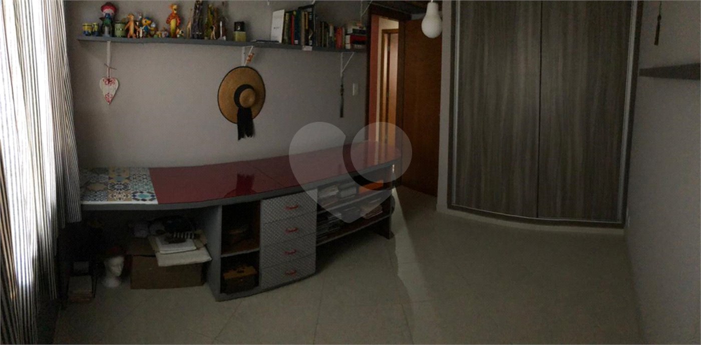 Casa à venda com 3 quartos, sendo 1 suíte,  no condomínio Residencial Vila Irmãos Arnoni, São Paulo - SP
