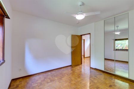 Casa Térrea à venda com 3 quartos, sendo 1 suíte, em Alto da Boa Vista, São Paulo, SP