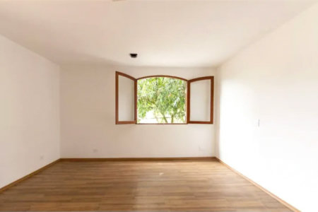 Casa à venda com 4 quartos, sendo 1 suíte,  em Vila Tiradentes, São Paulo, SP