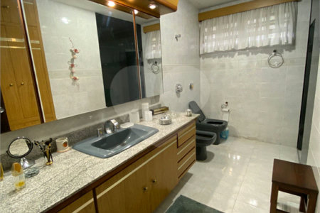 Casa à venda com 4 quartos, sendo 1 suíte,  em Vila Oliveira, Mogi das Cruzes, SP