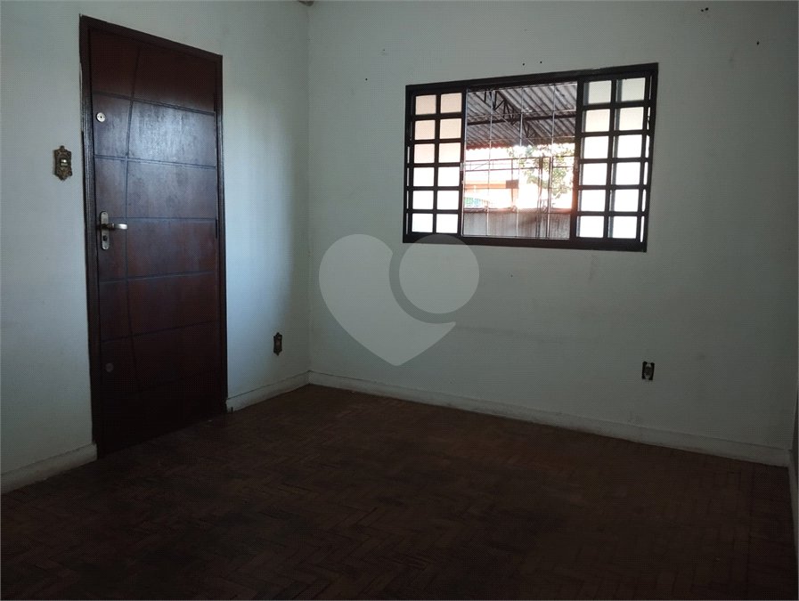 Casa Térrea à venda com 3 quartos, sendo 1 suíte,  em Vila Xavier (vila Xavier), Araraquara, SP