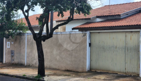 Casa à venda com 3 quartos, sendo 1 suíte,  em Parque Laranjeiras, Araraquara, SP