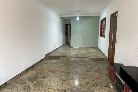 Sobrado à venda ou para alugar com 3 suítes em Vila Sônia, São Paulo, SP