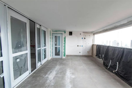 Apartamento à venda com 3 suítes em Vila Firmiano Pinto, São Paulo, SP