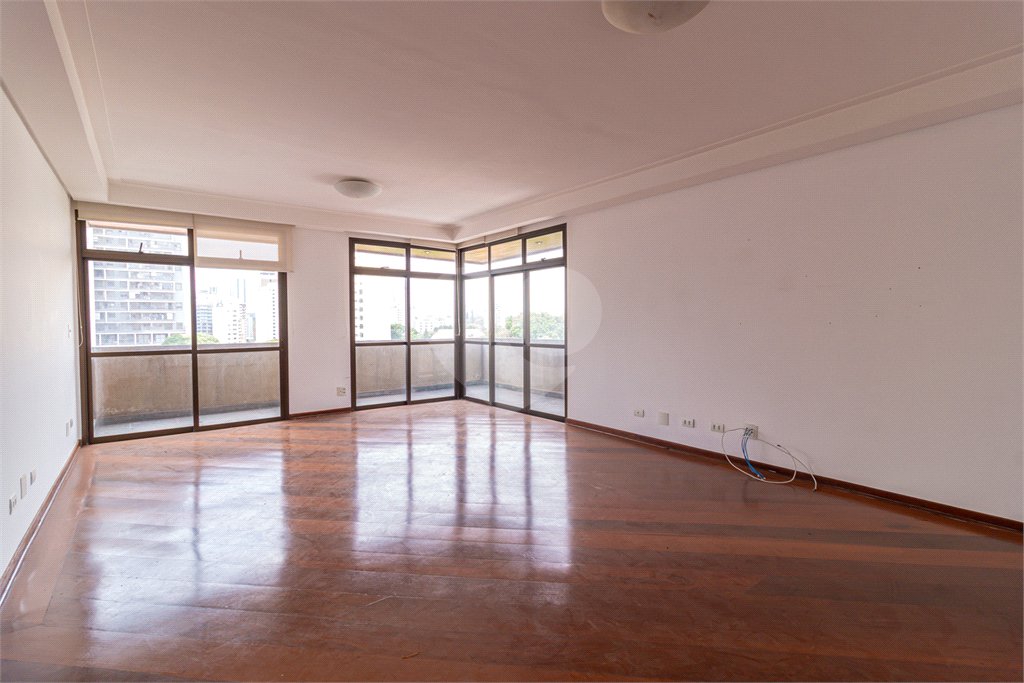 Apartamento à venda com 4 quartos, sendo 3 suítes,  em Chácara Santo Antônio, São Paulo, SP