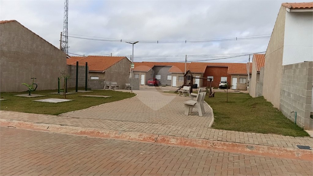 Casa à venda com 2 quartos em Vila Popular, Itapetininga, SP