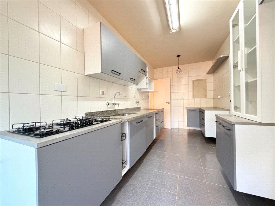 Apartamento à venda com 3 quartos, sendo 1 suíte, em Alto da Boa Vista, São Paulo, SP