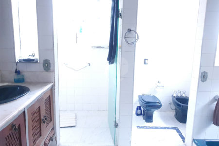 Casa à venda com 4 quartos, sendo 1 suíte, em Interlagos, São Paulo, SP