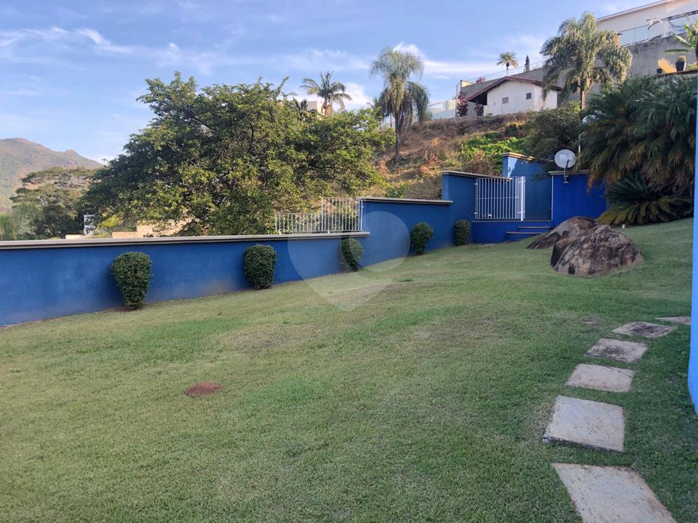 Casa à venda com 4 suítes no condomínio Osato, Atibaia - SP