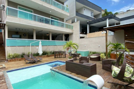 Casa à venda com 5 quartos, sendo 4 suítes, no condomínio Mansões da Prata, Rio de Janeiro - RJ