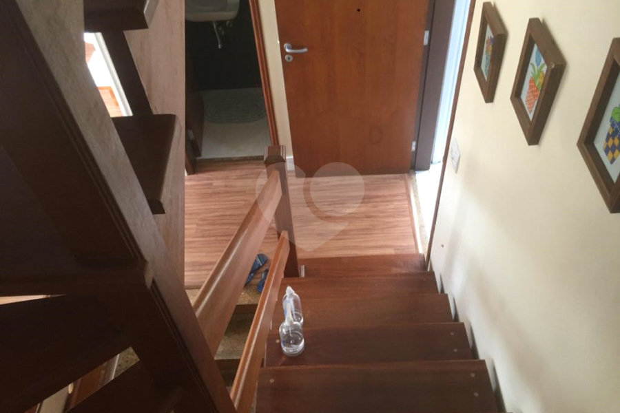 Casa à venda com 3 quartos, sendo 1 suíte, no condomínio Morada do Horto, São Paulo - SP