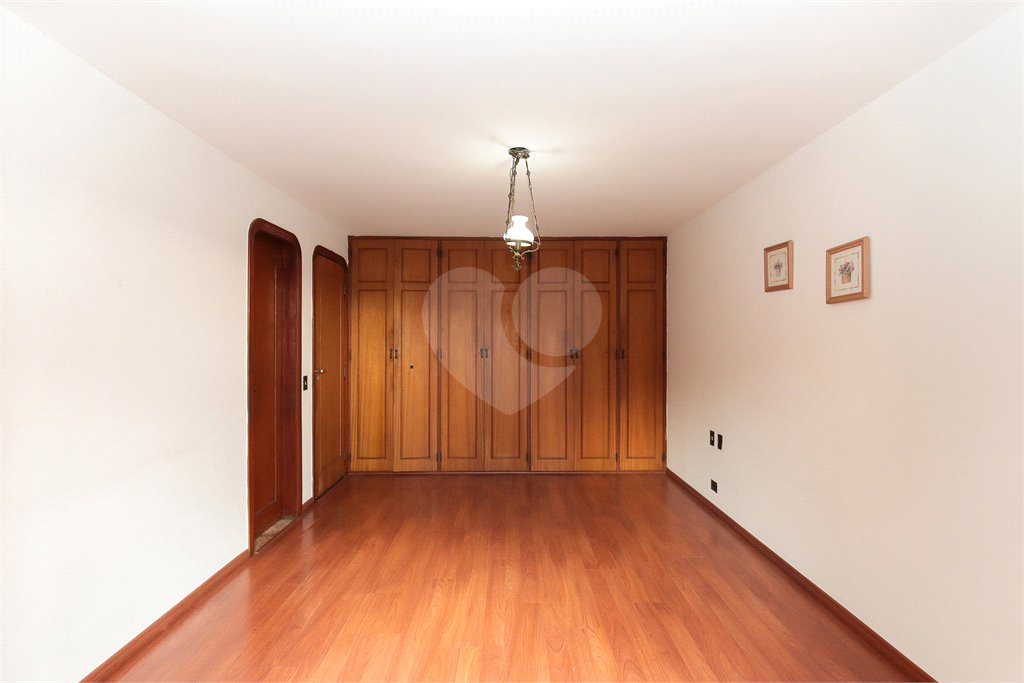 Casa à venda com 4 quartos, sendo 1 suíte, em Brooklin, São Paulo, SP