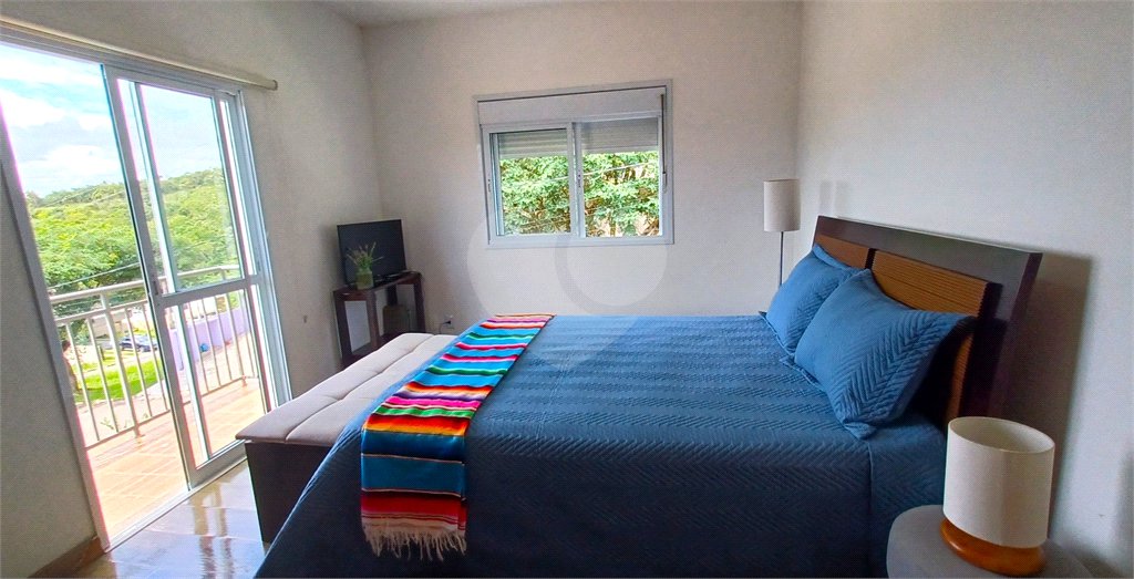 Casa à venda com 3 quartos, sendo 2 suítes, no condomínio Altos de São Roque, São Roque - SP