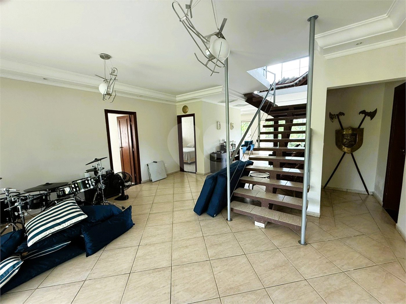 Casa à venda com 4 quartos, sendo 3 suítes, no condomínio Village da Serra, Araçoiaba da Serra - SP