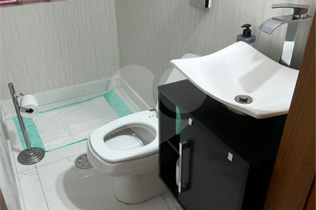 Sobrado à venda com 3 quartos, sendo 1 suíte, em Vila Alexandria, São Paulo, SP