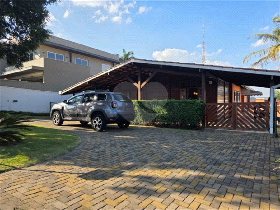 Casa à venda com 3 quartos, sendo 1 suíte, no condomínio Estância Marambaia, Vinhedo - SP