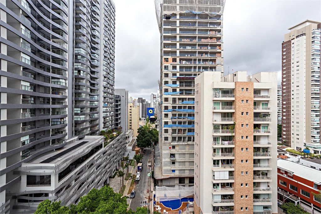 Apartamento à venda com 3 quartos, sendo 1 suíte, em Jardim das Acácias, São Paulo, SP