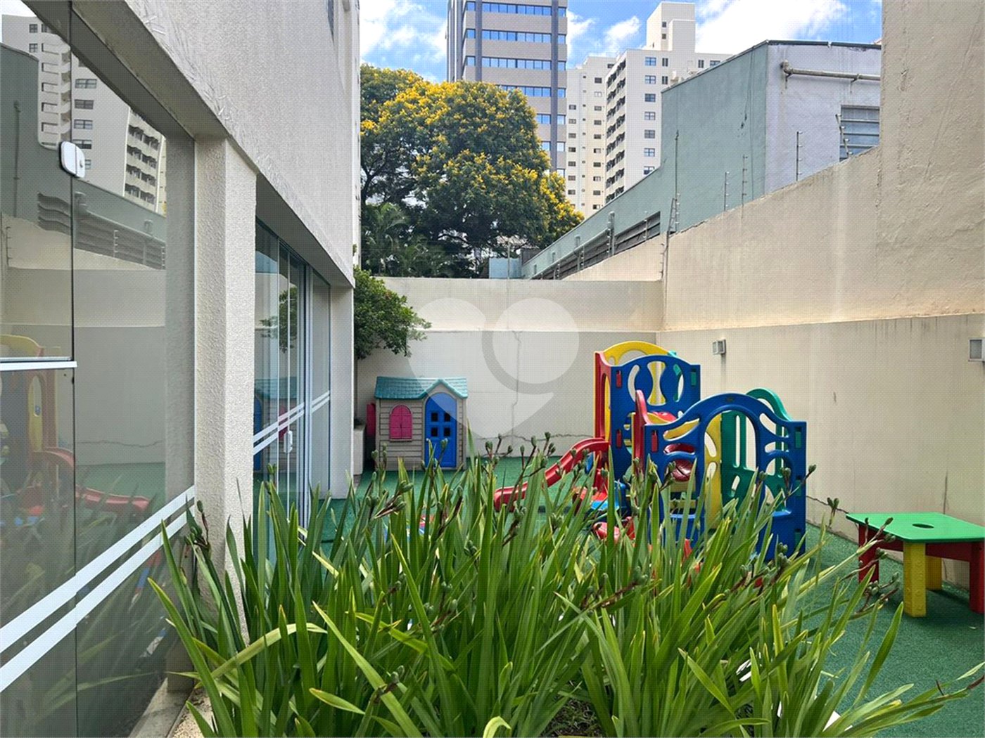 Apartamento à venda com 3 quartos, sendo 1 suíte,  em Campo Belo, São Paulo, SP