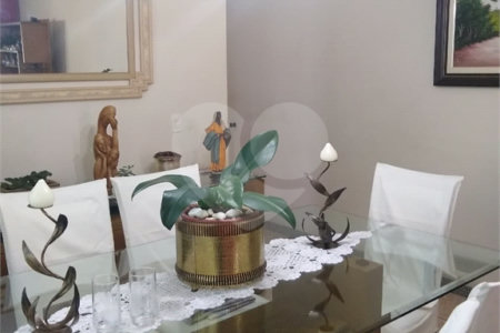 Sobrado à venda com 3 suítes em Vila Nivi, São Paulo, SP