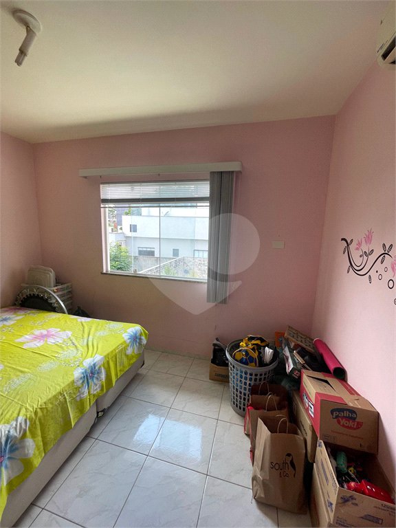 Casa à venda com 5 quartos, sendo 1 suíte, no condomínio Residencial Green Ville, Rio de Janeiro - RJ