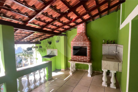 Casa à venda com 2 quartos, sendo 1 suíte, no Centro, Sarapuí, SP