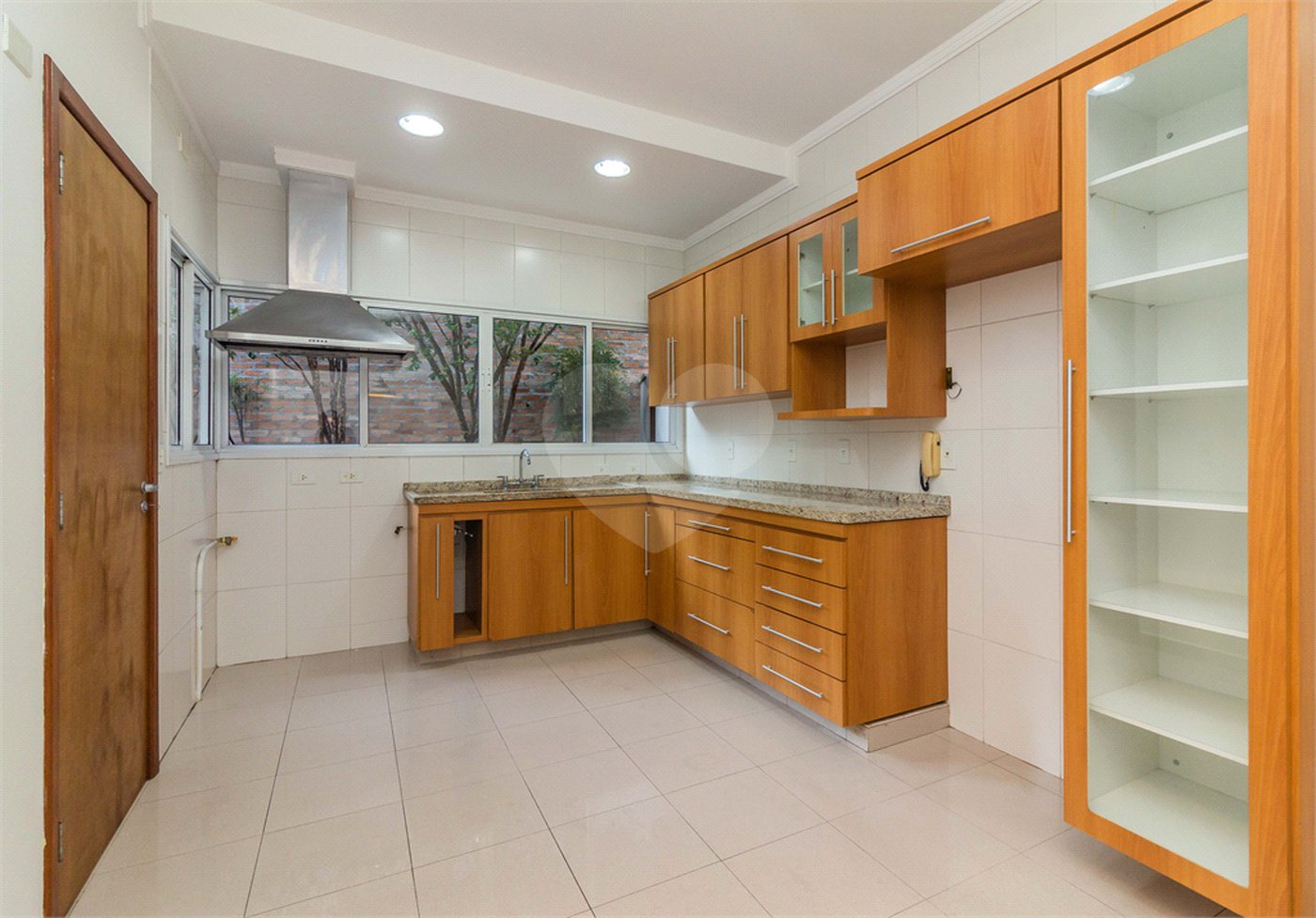 Sobrado à venda com 4 quartos, sendo 3 suítes,  em Tremembé, São Paulo, SP