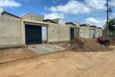 Casa à venda com 2 quartos, sendo 1 suíte,  em Residencial Mont'serrat, Balsas, MA
