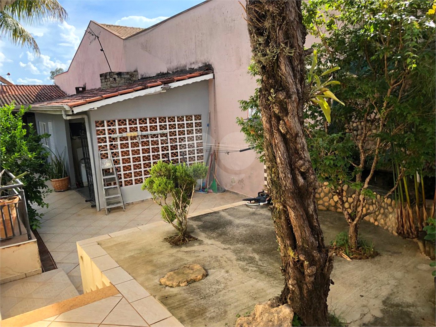Casa à venda com 4 quartos, sendo 2 suítes, no condomínio Zuleika Jabour, Salto - SP