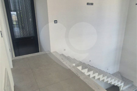 Casa à venda com 3 suítes no condomínio Recanto dos Paturis, Vinhedo - SP
