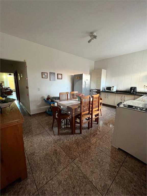 Sobrado à venda com 4 quartos, sendo 2 suítes,  em Nova Cerejeira, Atibaia, SP