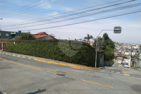 Casa à venda com 3 quartos, sendo 1 suíte,  em Vila Oliveira, Mogi das Cruzes, SP