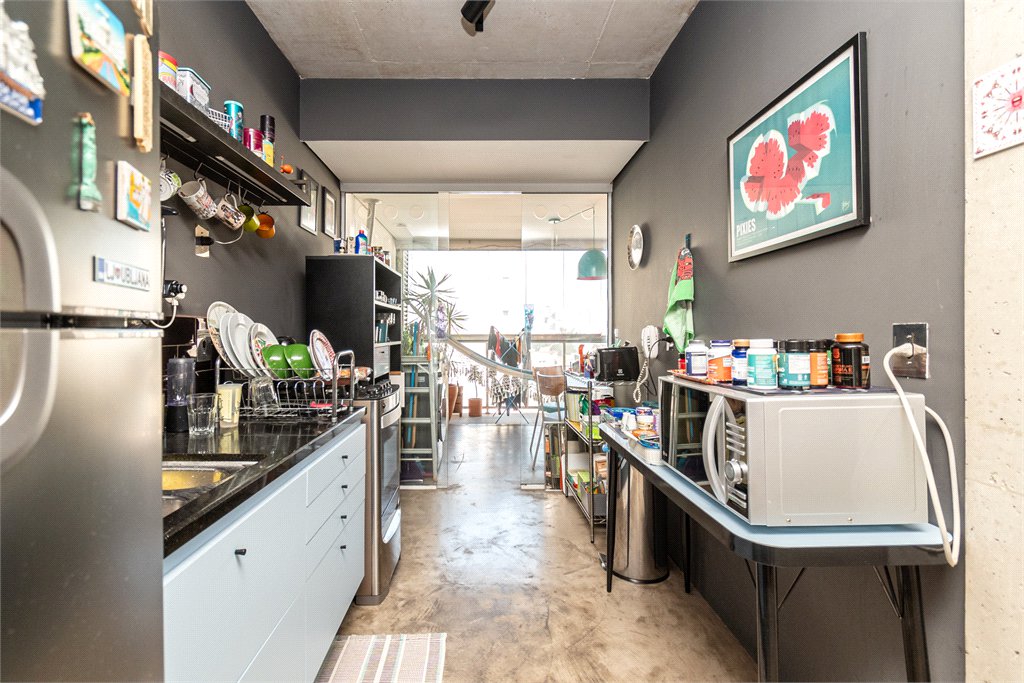 Apartamento reformado e bem localizado na Consolação.