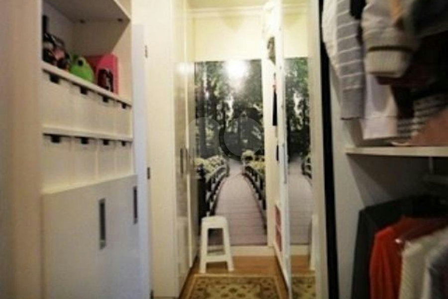 Casa à venda com 4 quartos, sendo 3 suítes, no condomínio Residencial Jardim Itatinga, São Paulo - SP
