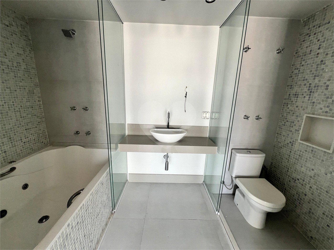 Apartamento à venda com 2 suítes em Indianópolis, São Paulo, SP