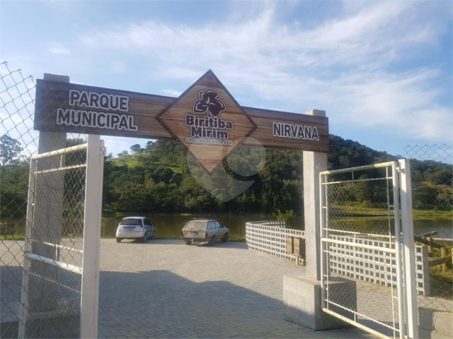 Chácara à venda com 4 quartos, sendo 1 suíte,  no Centro, Biritiba-mirim, SP