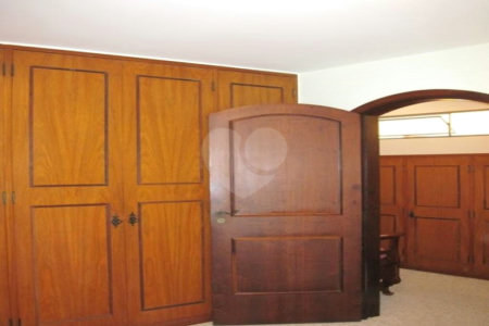Casa à venda com 4 quartos, sendo 2 suítes,  em Jardim Leonor, São Paulo, SP