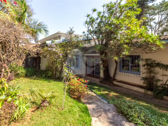 Casa à venda com 4 quartos, sendo 2 suítes,  em Chácara Flora, São Paulo, SP