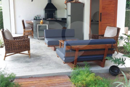 Casa à venda com 2 quartos, sendo 1 suíte, no Centro, Santa Cruz Cabrália, BA