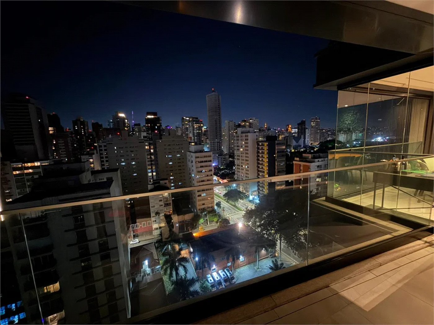 Apartamento à venda com 4 quartos, sendo 1 suíte,  em Cerqueira César, São Paulo, SP