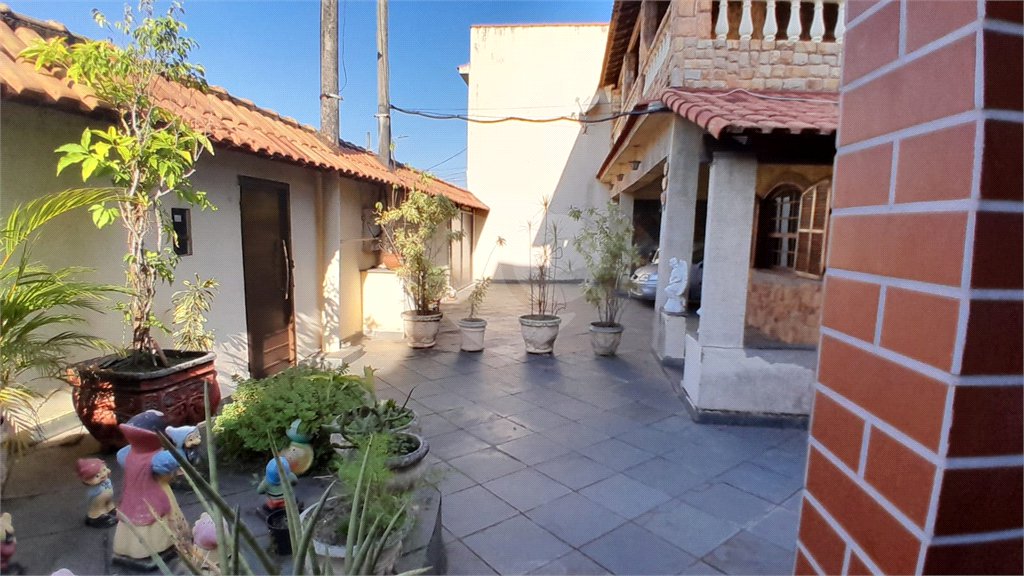 Casa à venda com 4 quartos, sendo 1 suíte, em Bangu, Rio de Janeiro, RJ