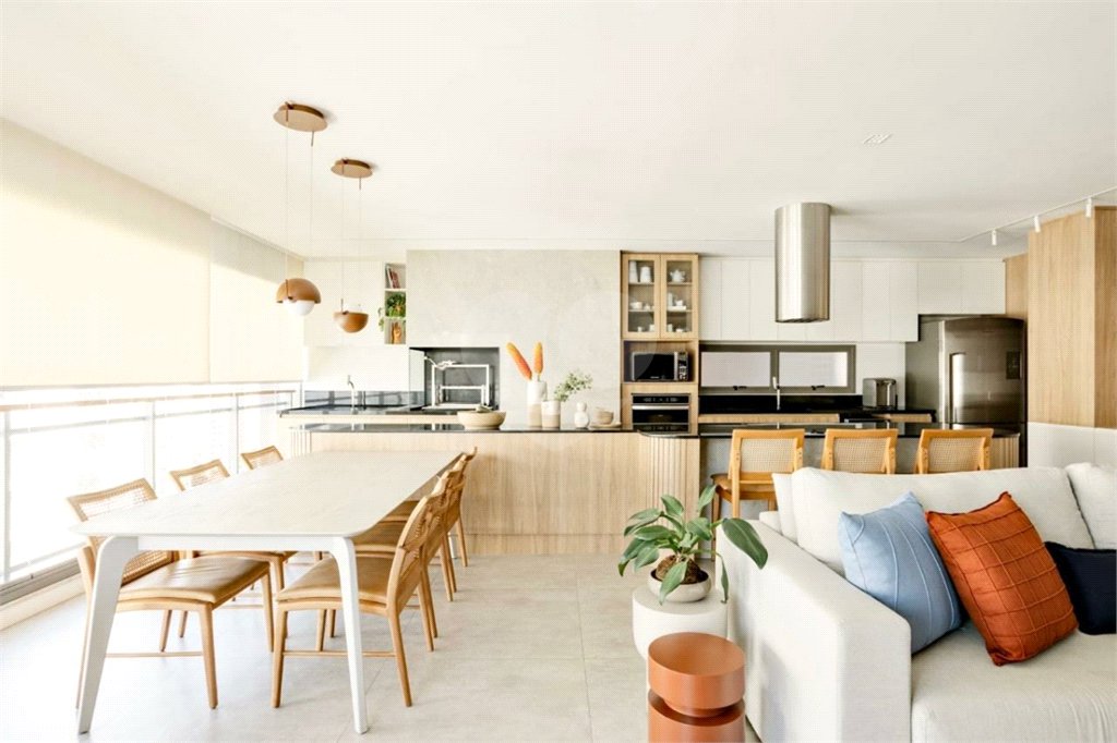 Apartamento à venda com 3 suítes em Moema, São Paulo, SP